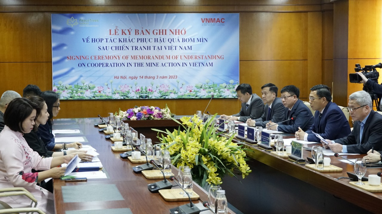 VNMAC và PeaceTrees Vietnam ký Bản ghi nhớ về hợp tác khắc phục hậu quả bom mìn sau chiến tranh tại Việt Nam.