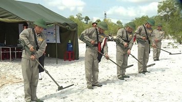 Hoa Kỳ hỗ trợ xây dựng thao trường huấn luyện bom mìn cho Việt Nam