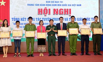 Trao giải Cuộc thi “Nâng cao nhận thức phòng tránh tai nạn bom mìn, vật nổ do chiến tranh để lại ở Việt Nam” năm 2020